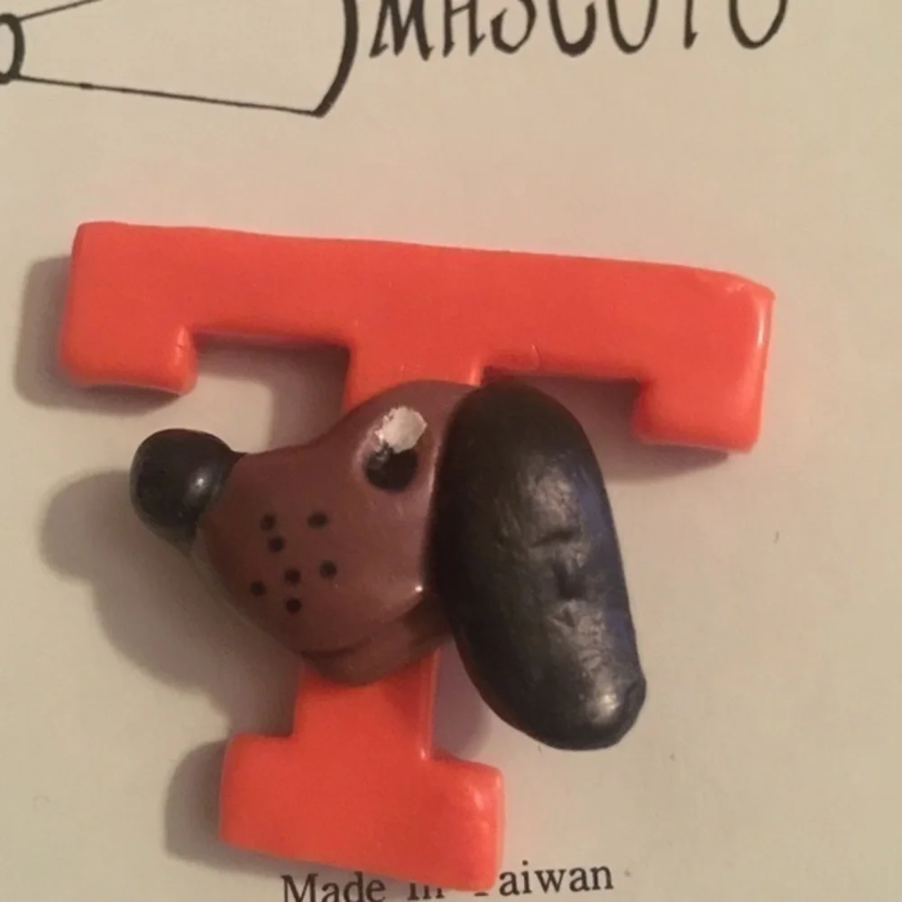 UT pin‎